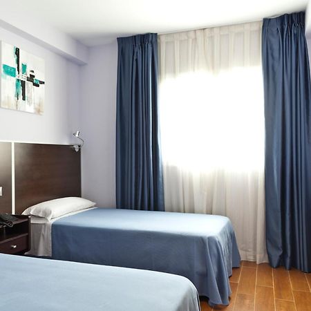 Hostal Avenida Barajas Madrid Luaran gambar