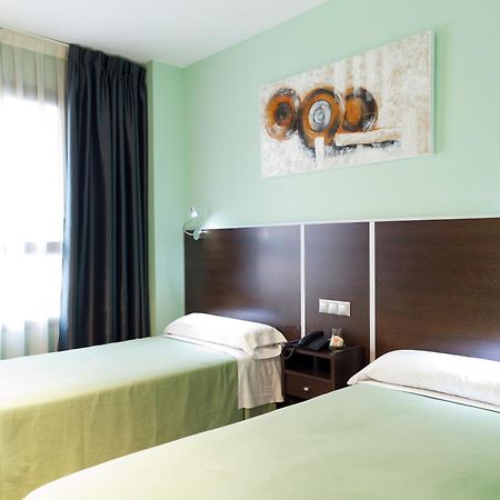 Hostal Avenida Barajas Madrid Luaran gambar