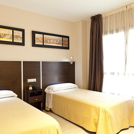 Hostal Avenida Barajas Madrid Luaran gambar