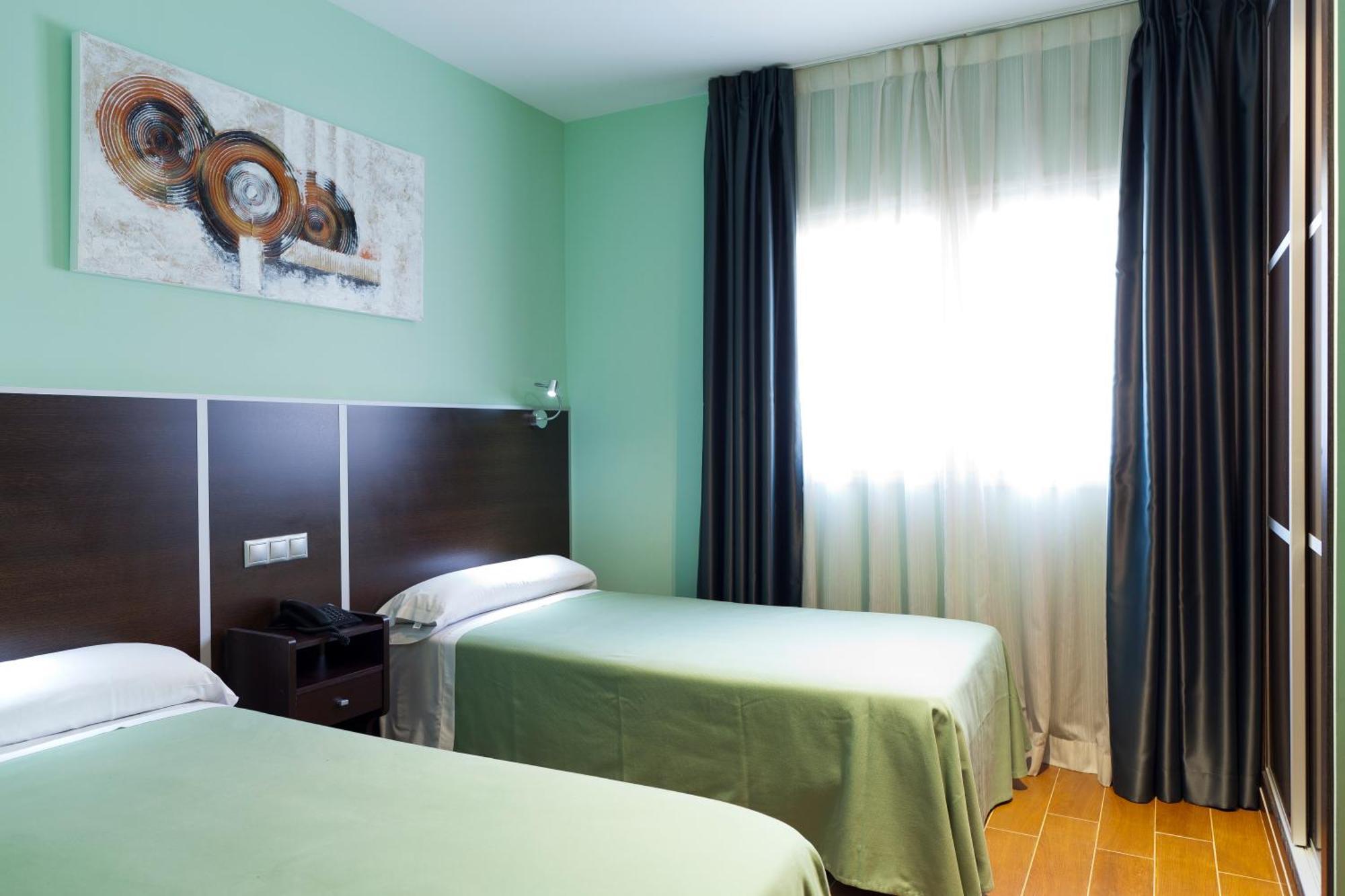 Hostal Avenida Barajas Madrid Luaran gambar