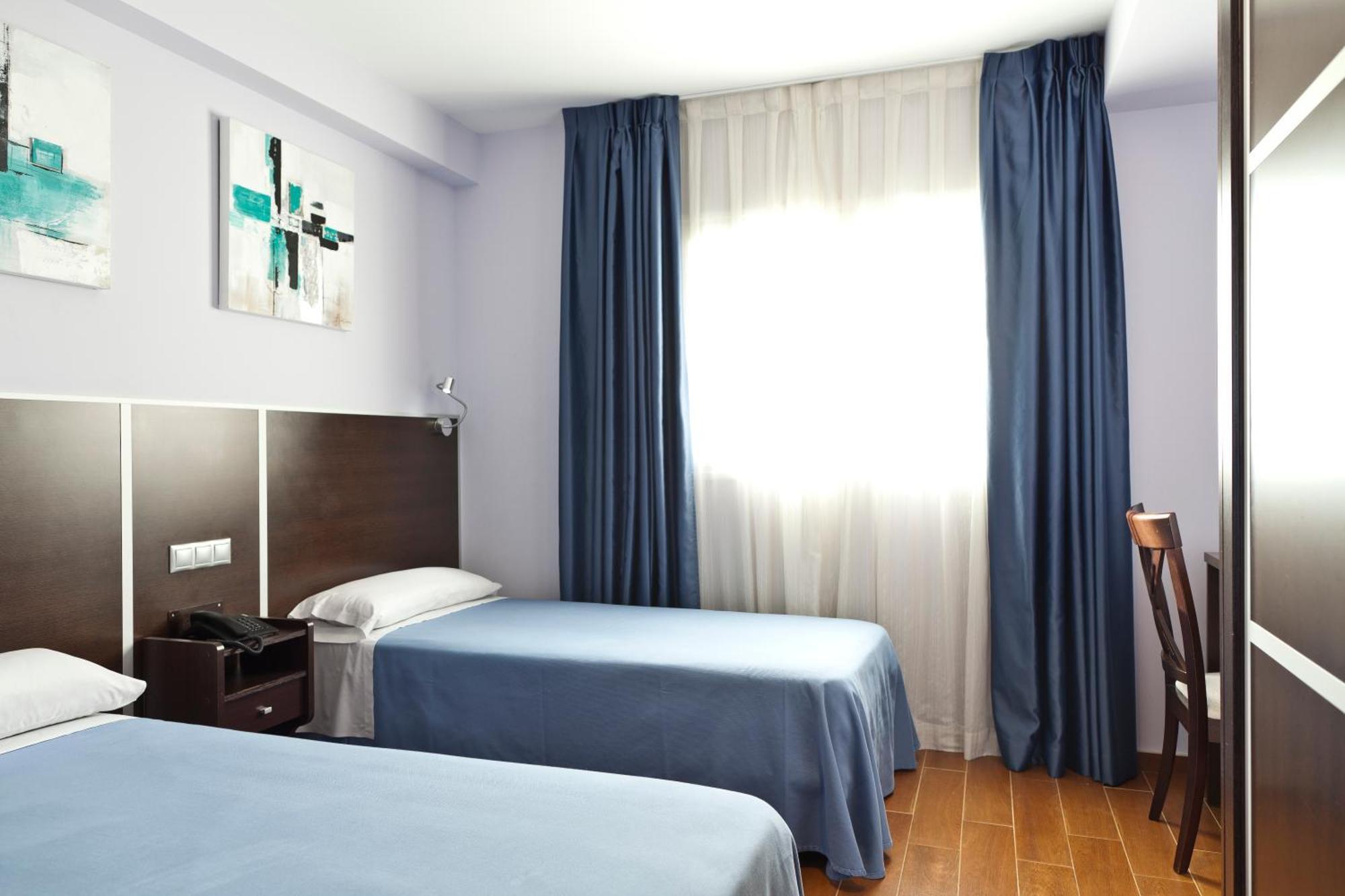 Hostal Avenida Barajas Madrid Luaran gambar