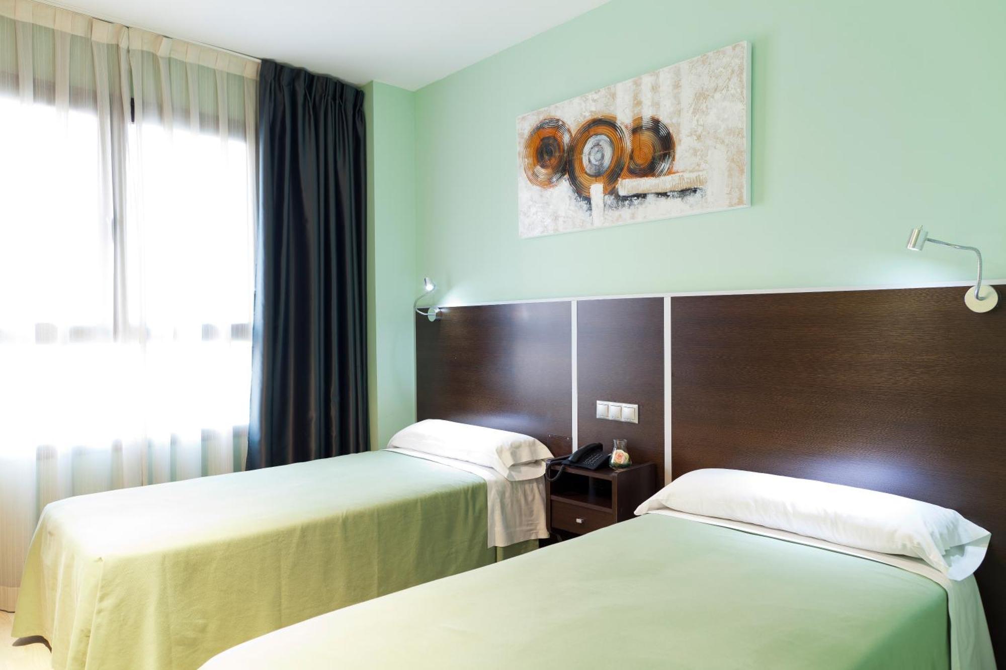 Hostal Avenida Barajas Madrid Luaran gambar