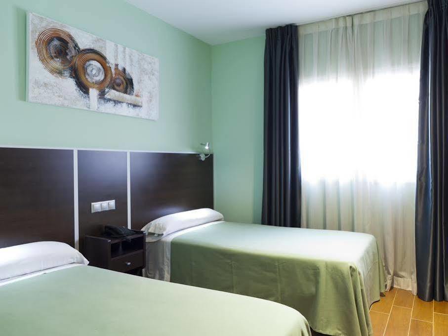 Hostal Avenida Barajas Madrid Luaran gambar