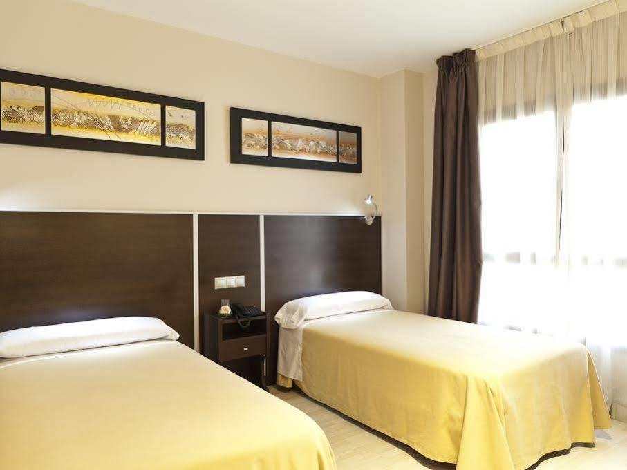Hostal Avenida Barajas Madrid Luaran gambar