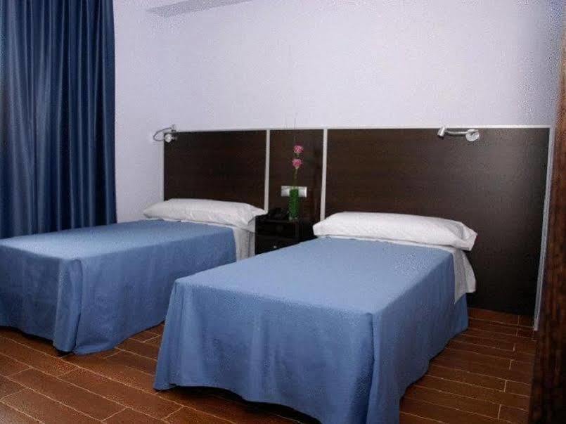 Hostal Avenida Barajas Madrid Luaran gambar