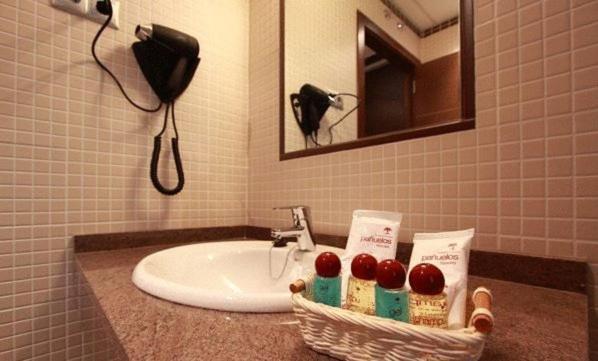Hostal Avenida Barajas Madrid Bilik gambar