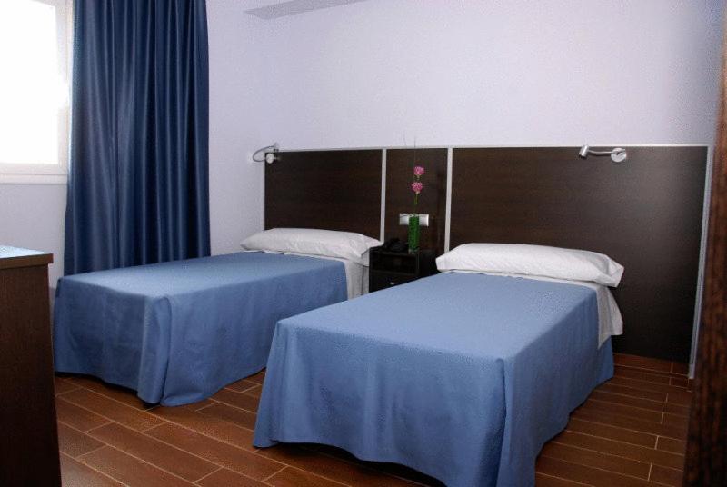 Hostal Avenida Barajas Madrid Bilik gambar