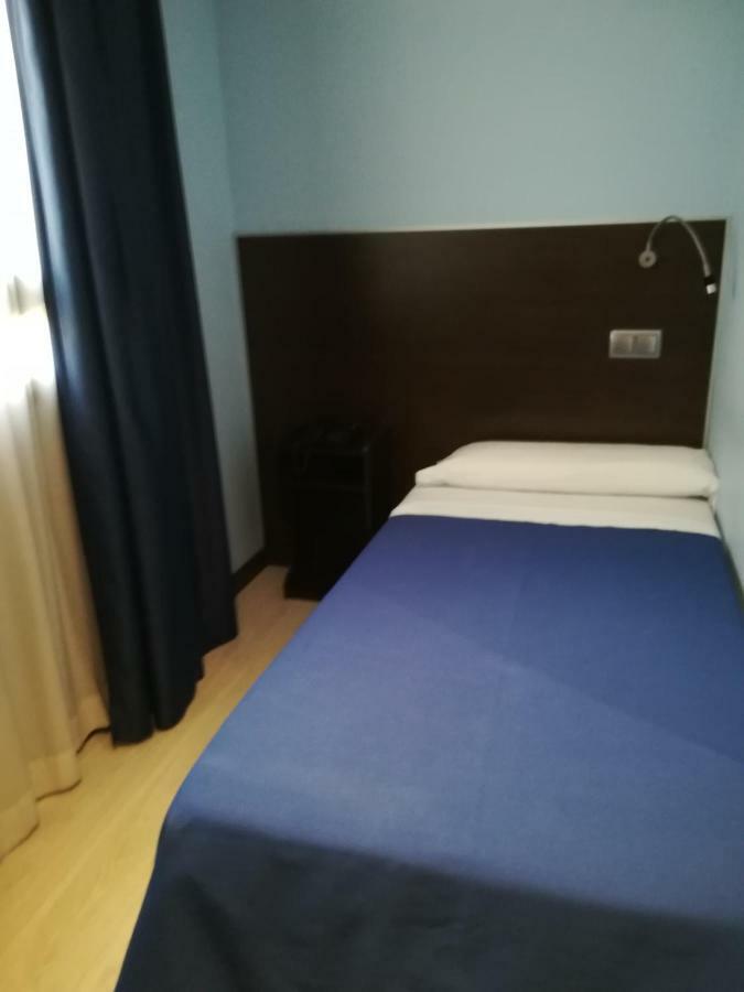 Hostal Avenida Barajas Madrid Luaran gambar